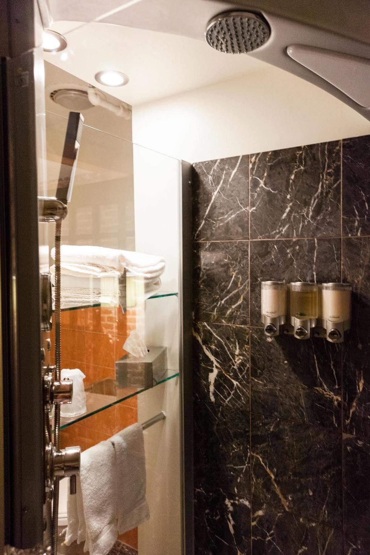 Place D'armes Inn 4*