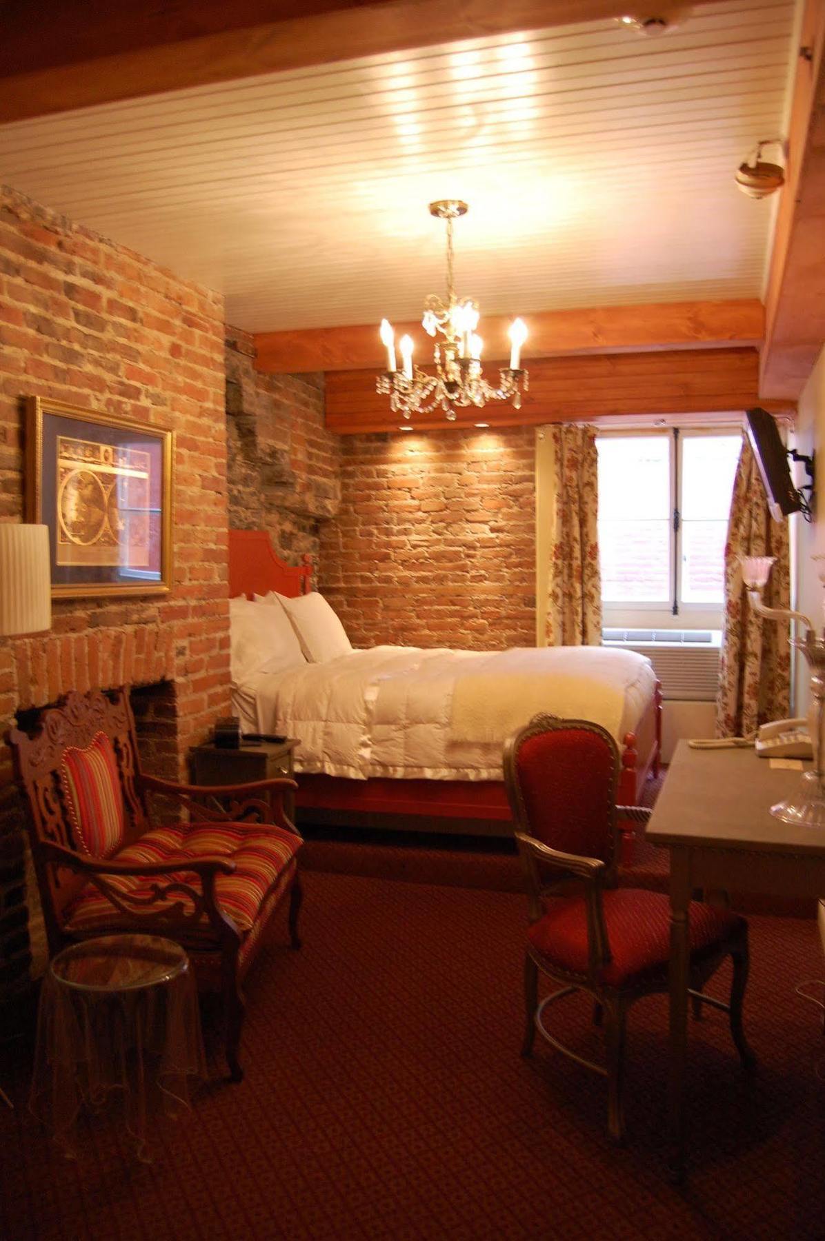 Place D'armes Inn 4*